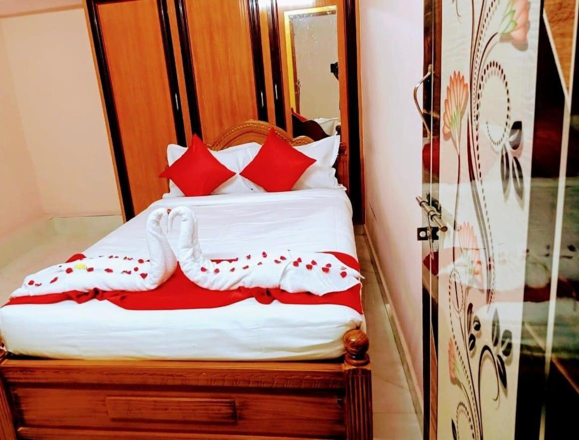 Garuda Grand Apartamento Tirupati Exterior foto